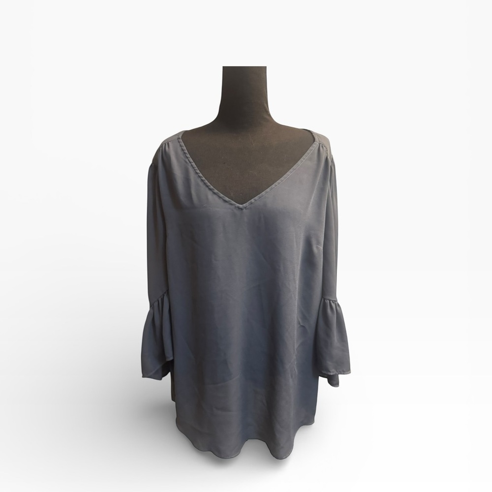 TORRID Georgette Ruffle Bell Sleeve Chiffon V Neck Top Women’s SZ 10 Gray EUC